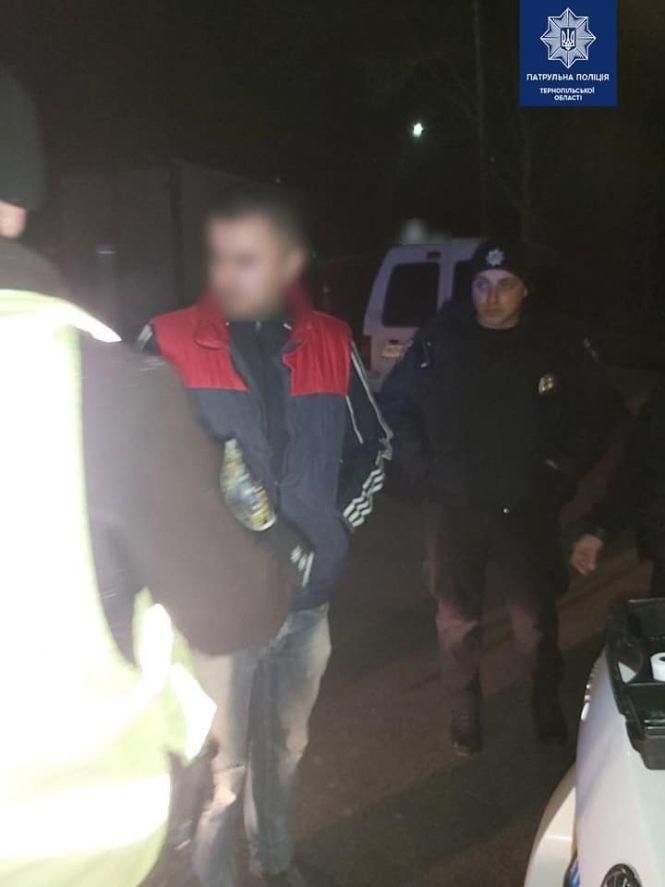 Новини Тернополя - фото з Відмовився проходити Драгер: у п'яного тернополянина забрали авто на штрафмайданчик Відмовився проходити Драгер: у п'яного тернополянина забрали авто на штрафмайданчик, фото №1 на сайті 20minut.ua