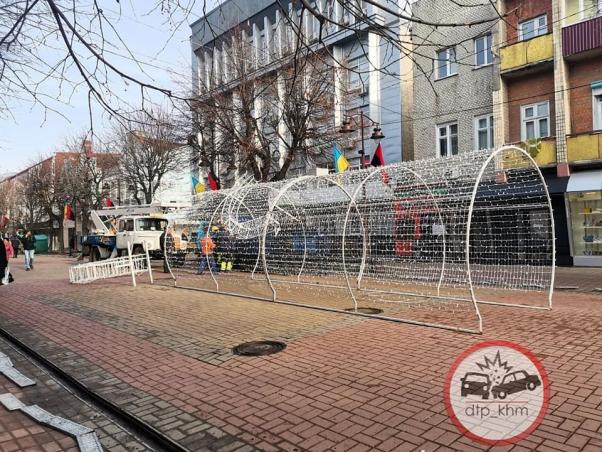 Новини Хмельницького - фото з На Проскурівській демонтують “Тунель кохання” (ФОТО) На Проскурівській демонтують “Тунель кохання” (ФОТО), фото №3 на сайті vsim.ua