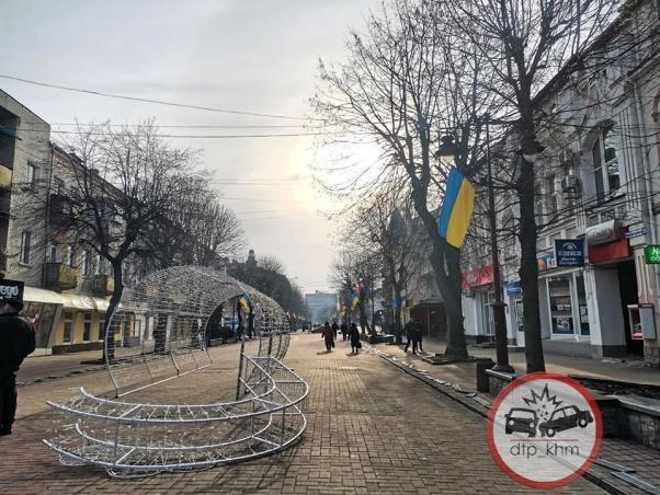 Новини Хмельницького - фото з На Проскурівській демонтують “Тунель кохання” (ФОТО) На Проскурівській демонтують “Тунель кохання” (ФОТО), фото №2 на сайті vsim.ua