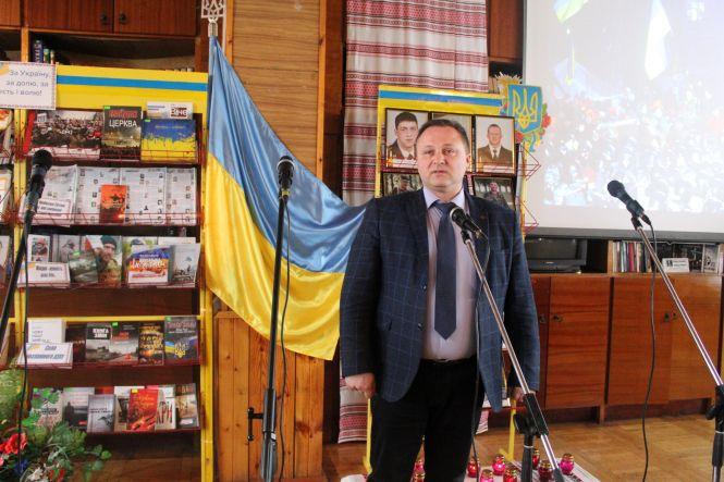 Новини Козятина - фото з Ніхто не забутий, ніщо не забуте: Вшанували пам’ять героїв Небесної сотні Ніхто не забутий, ніщо не забуте: Вшанували пам’ять героїв Небесної сотні, фото №8 на сайті 20minut.ua