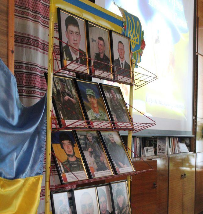 Новини Козятина - фото з Ніхто не забутий, ніщо не забуте: Вшанували пам’ять героїв Небесної сотні Ніхто не забутий, ніщо не забуте: Вшанували пам’ять героїв Небесної сотні, фото №1 на сайті 20minut.ua