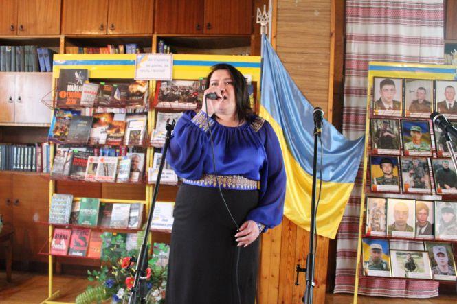 Новини Козятина - фото з Ніхто не забутий, ніщо не забуте: Вшанували пам’ять героїв Небесної сотні Ніхто не забутий, ніщо не забуте: Вшанували пам’ять героїв Небесної сотні, фото №4 на сайті 20minut.ua