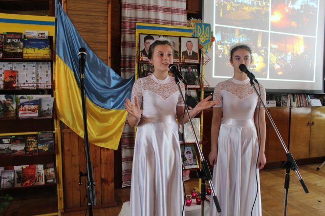 Новини Козятина - фото з Ніхто не забутий, ніщо не забуте: Вшанували пам’ять героїв Небесної сотні Ніхто не забутий, ніщо не забуте: Вшанували пам’ять героїв Небесної сотні, фото №5 на сайті 20minut.ua