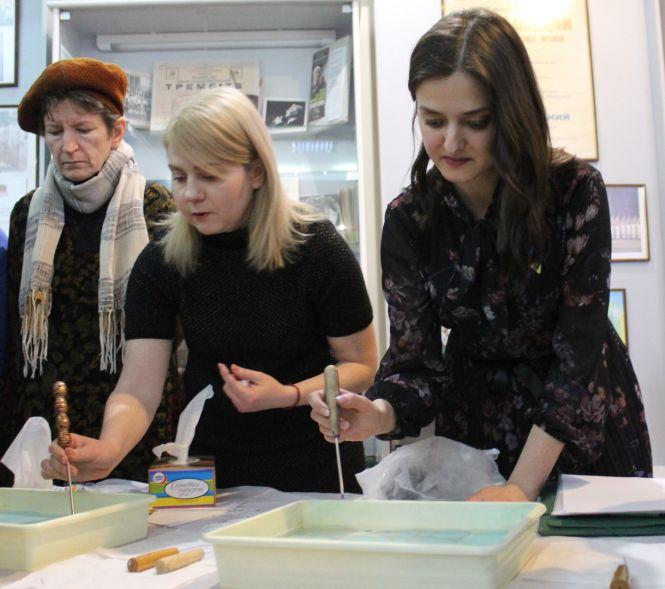 Новини Вінниці - фото з «Міг узяти уроки вокалу і подарувати пісню…» Життя Героя Майдану було яскравим, як його картини «Міг узяти уроки вокалу і подарувати пісню…» Життя Героя Майдану було яскравим, як його картини, фото №3 на сайті 20minut.ua