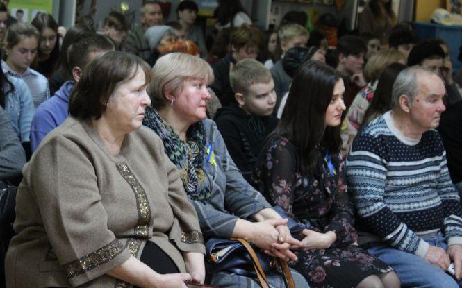 Новини Вінниці - фото з «Міг узяти уроки вокалу і подарувати пісню…» Життя Героя Майдану було яскравим, як його картини «Міг узяти уроки вокалу і подарувати пісню…» Життя Героя Майдану було яскравим, як його картини, фото №4 на сайті 20minut.ua