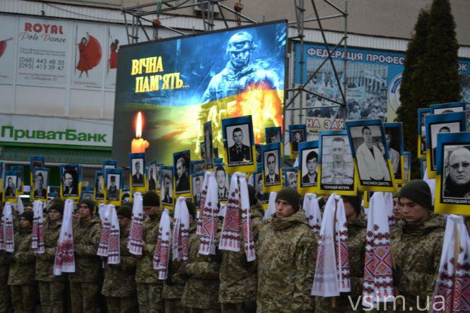 Кількатисячна колона пройшла вулицями Хмельницького (ФОТО, ВІДЕО), фото №12 на сайті vsim.ua