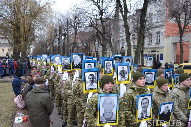 Кількатисячна колона пройшла вулицями Хмельницького (ФОТО, ВІДЕО), фото №1 на сайті vsim.ua