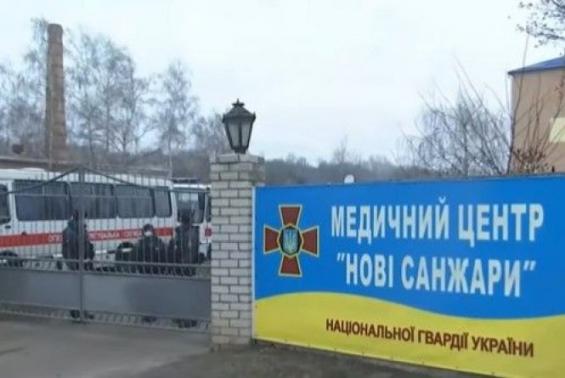 З Китаю у літаку повернулися мешканці Вінниччини. Як почуваються евакуйовані?