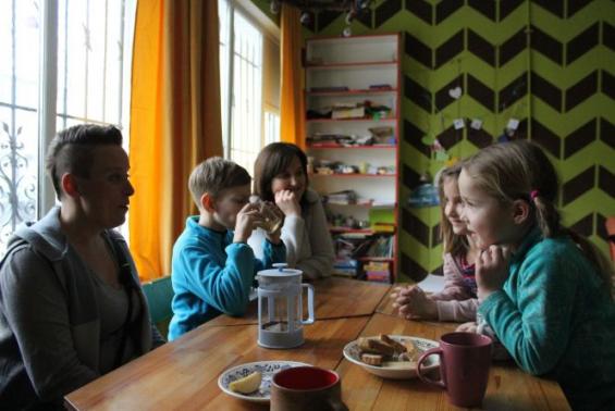 «Мам, мені нема коли жити»: чому вінницькі батьки обирають для своїх дітей домашню освіту