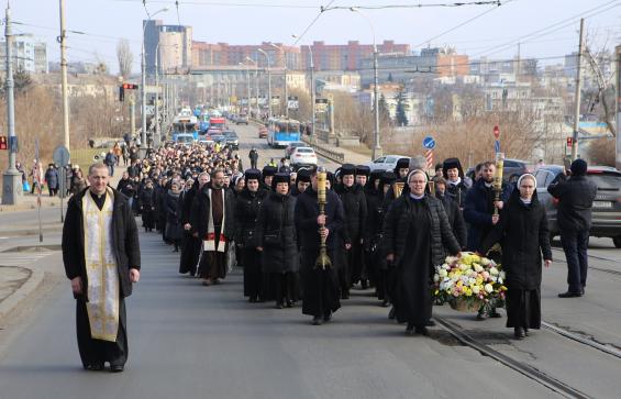 Новини Вінниці - фото з Важливе за вчора. Найцікавіші новини 22 лютого, які ви могли пропустити Колона монахів перекривала Соборну. Що це було?