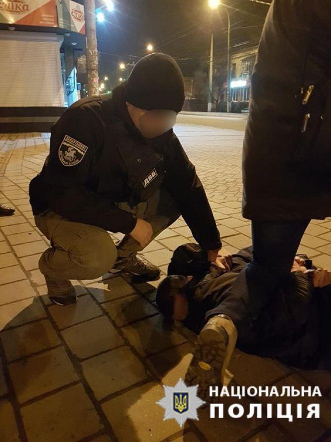 У Хмельницькому затримали "псевдокопів", які вимагали гроші з людей (ФОТО), фото №4 на сайті vsim.ua