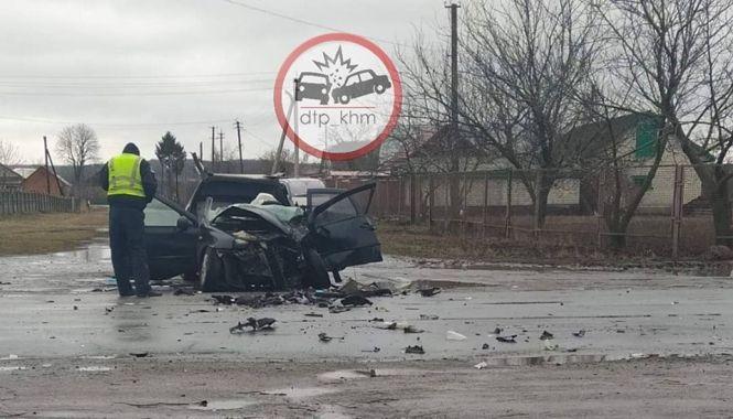 Зіткнулись лоб у лоб: у ДТП на Хмельниччині загинув водій та постраждали дві дитини  (ОНОВЛЕНО), фото №5 на сайті vsim.ua