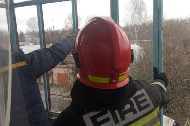 Обережно, вітер! На Хмельниччині негода влаштувала справжній деревопад (ФОТО), фото №4 на сайті vsim.ua