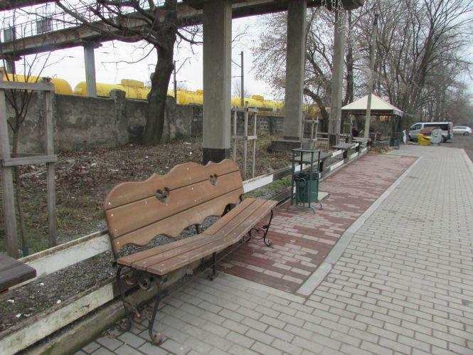 Божій матері, що вітала закоханих на алеї мрії, відбили голову, фото №1 на сайті 20minut.ua