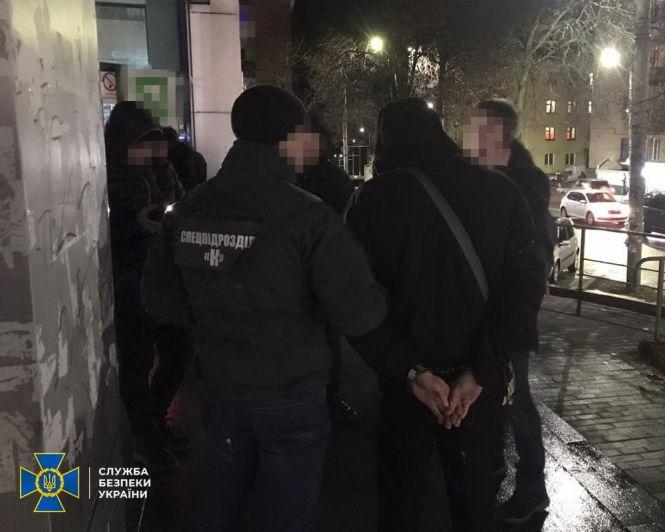 У Житомирі СБУ затримала кіберполіцейського на вимаганні хабара за закриття кримінальної справи з розповсюдження порнографії, фото №1 на сайті 20minut.ua