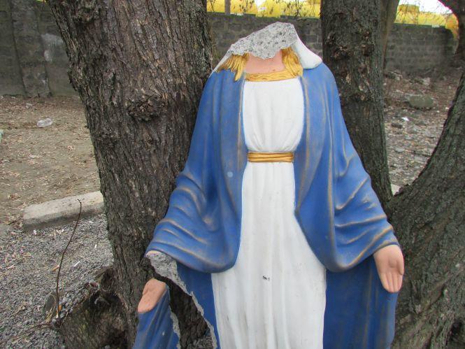 Божій матері, що вітала закоханих на алеї мрії, відбили голову, фото №3 на сайті 20minut.ua