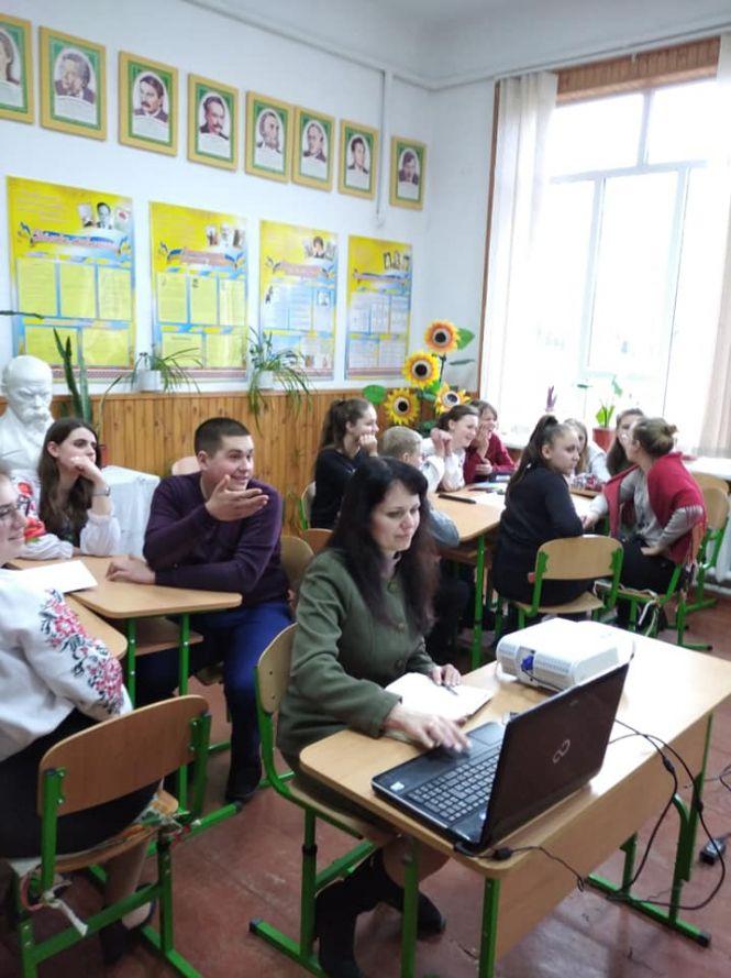 Берегти та плекати рідну мову: школярі помістили послання у «капсулу часу», фото №2 на сайті 20minut.ua