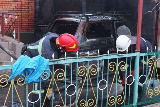 Новини Хмельницького - фото з Пожежа у Хмельницькому: гараж згорів разом з автомобілем (ФОТО, ВІДЕО) Пожежа у Хмельницькому: гараж згорів разом з автомобілем (ФОТО, ВІДЕО), фото №6 на сайті vsim.ua