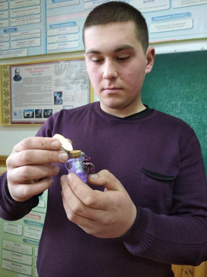 Берегти та плекати рідну мову: школярі помістили послання у «капсулу часу», фото №4 на сайті 20minut.ua