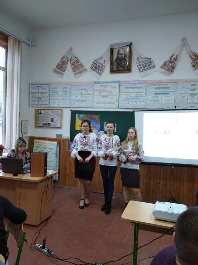 Берегти та плекати рідну мову: школярі помістили послання у «капсулу часу», фото №3 на сайті 20minut.ua