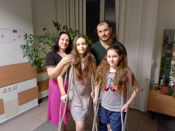 Новини Хмельницького - фото з Багатодітна родина із Хмельницького постраждала у ДТП. Дві сестрички потребують допомоги Багатодітна родина із Хмельницького постраждала у ДТП. Дві сестрички потребують допомоги, фото №5 на сайті vsim.ua