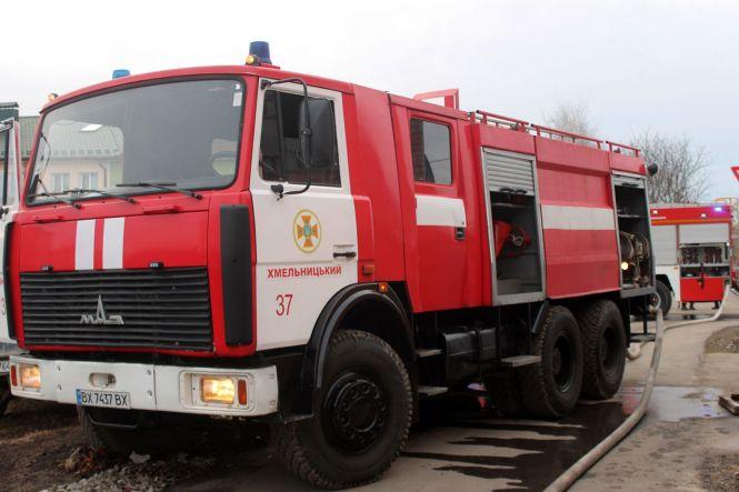 Новини Хмельницького - фото з Пожежа у Хмельницькому: гараж згорів разом з автомобілем (ФОТО, ВІДЕО) Пожежа у Хмельницькому: гараж згорів разом з автомобілем (ФОТО, ВІДЕО), фото №4 на сайті vsim.ua