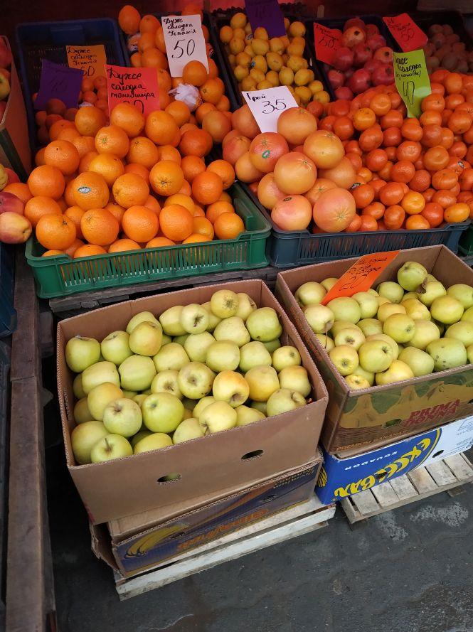 Новини Тернополя - фото з "Китайських немає". Скільки коштують овочі та фрукти на ринку та в супермаркеті: де вигідніше купувати "Китайських немає". Скільки коштують овочі та фрукти на ринку та в супермаркеті: де вигідніше купувати, фото №2 на сайті 20minut.ua