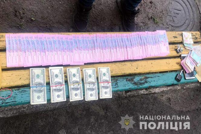 Новини Хмельницького - фото з На Хмельниччині затримали чоловіка, який вимагав 300 тисяч доларів у підприємця (ФОТО, ВІДЕО) На Хмельниччині затримали чоловіка, який вимагав 300 тисяч доларів у підприємця (ФОТО, ВІДЕО), фото №3 на сайті vsim.ua