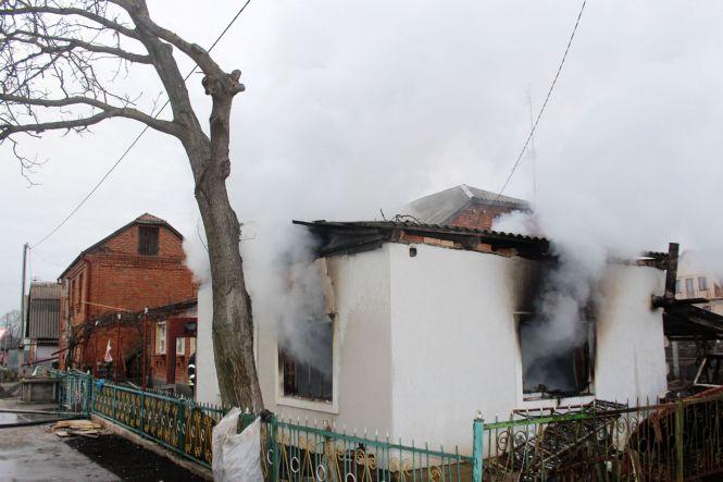 Новини Хмельницького - фото з Пожежа у Хмельницькому: гараж згорів разом з автомобілем (ФОТО, ВІДЕО) Пожежа у Хмельницькому: гараж згорів разом з автомобілем (ФОТО, ВІДЕО), фото №1 на сайті vsim.ua