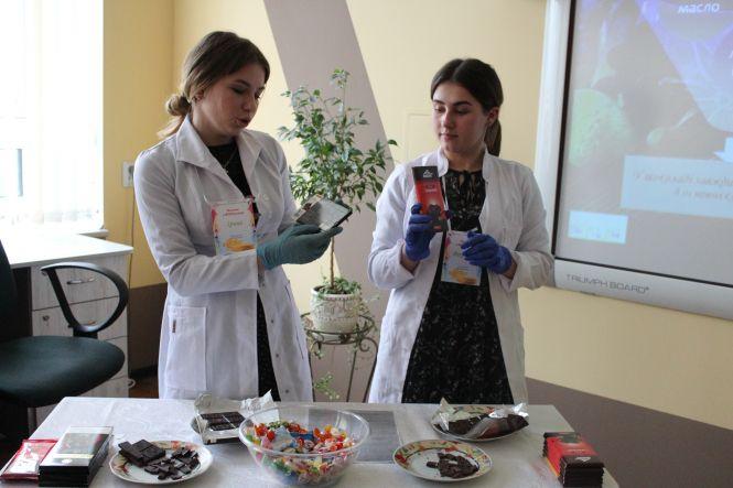 Новини Вінниці - фото з Тисяча млинців, майстер-класи з карвінгу та чайних традицій. Як відсвяткували Масляну на Київській Тисяча млинців, майстер-класи з карвінгу та чайних традицій. Як відсвяткували Масляну на Київській, фото №4 на сайті 20minut.ua