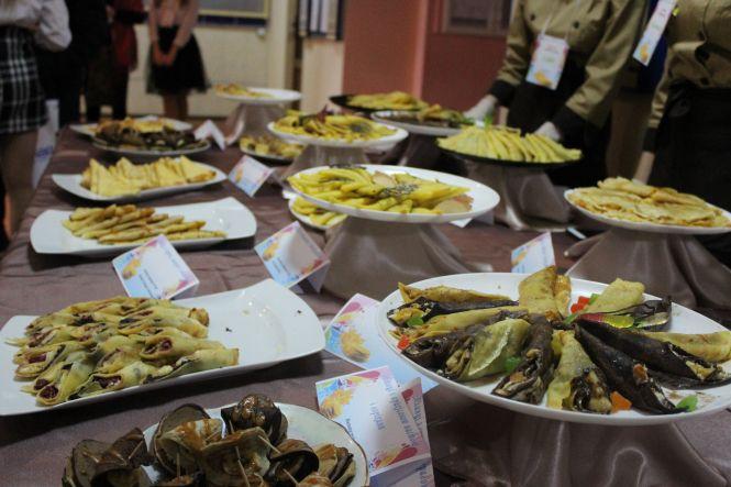 Новини Вінниці - фото з Тисяча млинців, майстер-класи з карвінгу та чайних традицій. Як відсвяткували Масляну на Київській Тисяча млинців, майстер-класи з карвінгу та чайних традицій. Як відсвяткували Масляну на Київській, фото №5 на сайті 20minut.ua