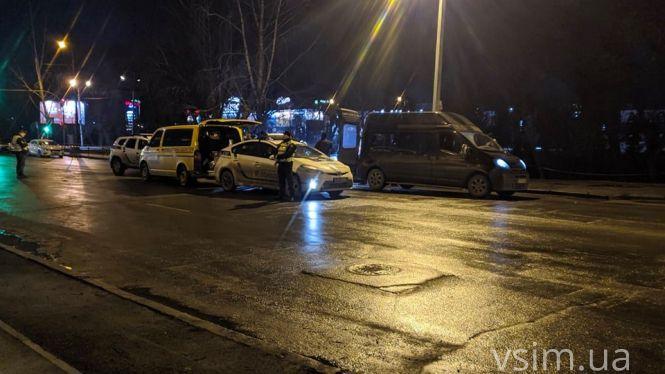 На Прибузькій труп і купа поліції. Очевидці чули постріли, фото №6 на сайті vsim.ua