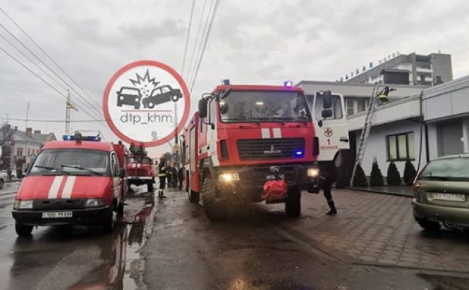 Багато диму. У Хмельницькому через підгорілу їжу довелось викликати рятувальників, фото №4 на сайті vsim.ua