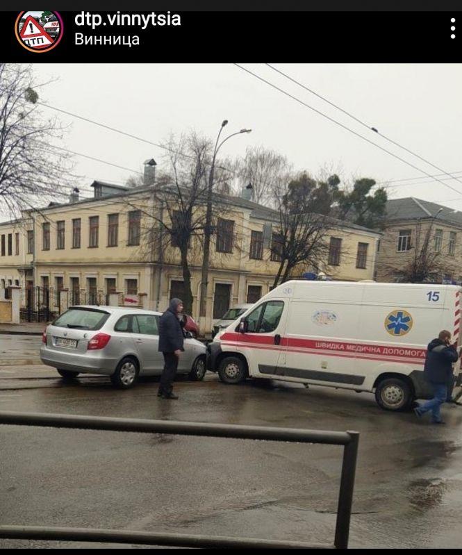 На Коцюбинського через ДТП утворився затор. Трамваї не курсують (ОНОВЛЕНО), фото №1 на сайті 20minut.ua