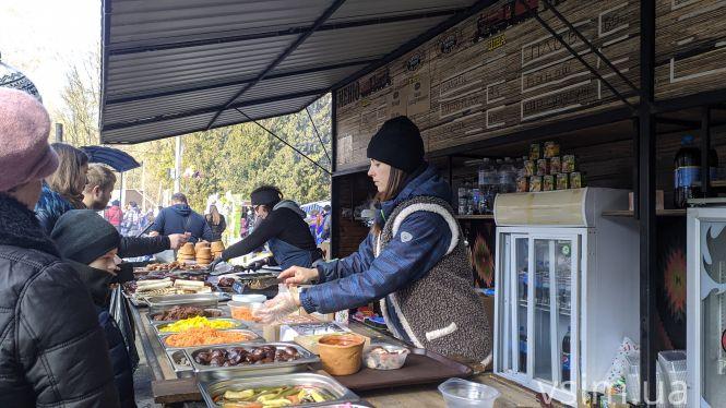 Фуд-корт у парку Чекмана: чим поласувати та які ціни (ФОТО, ВІДЕО), фото №1 на сайті vsim.ua