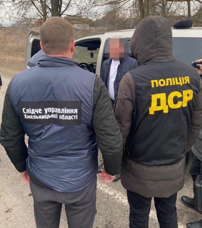 Голову Меджибізької ОТГ спіймали на хабарі (ФОТО), фото №1 на сайті vsim.ua