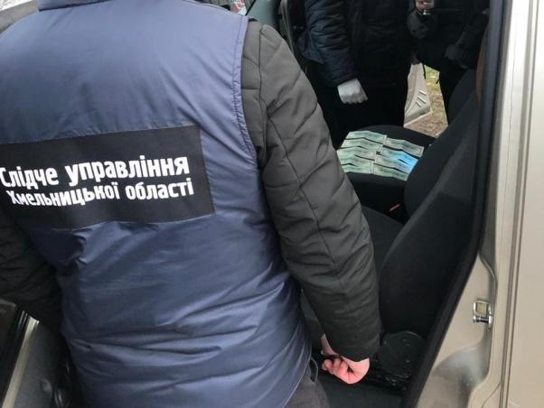 Голову Меджибізької ОТГ спіймали на хабарі (ФОТО), фото №3 на сайті vsim.ua