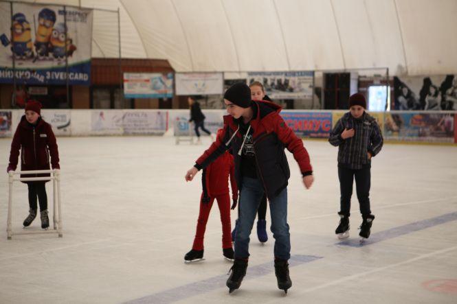 Новини Вінниці - фото з Прощання з «Льодовим клубом»: яким був останній день роботи вінницької ковзанки Прощання з «Льодовим клубом»: яким був останній день роботи вінницької ковзанки, фото №4 на сайті 20minut.ua