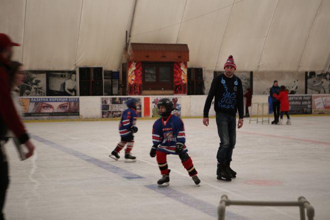 Новини Вінниці - фото з Прощання з «Льодовим клубом»: яким був останній день роботи вінницької ковзанки Прощання з «Льодовим клубом»: яким був останній день роботи вінницької ковзанки, фото №3 на сайті 20minut.ua