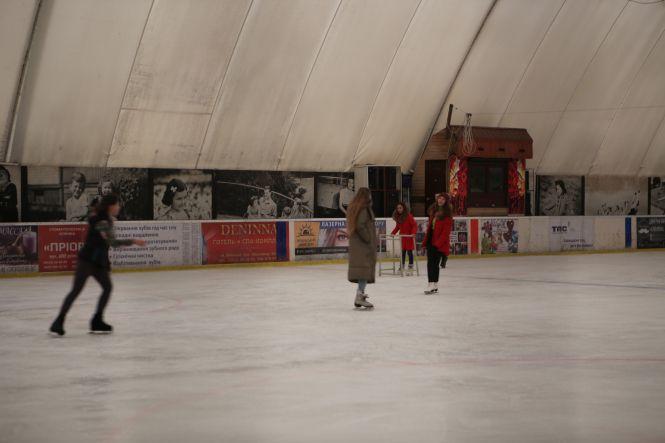 Новини Вінниці - фото з Прощання з «Льодовим клубом»: яким був останній день роботи вінницької ковзанки Прощання з «Льодовим клубом»: яким був останній день роботи вінницької ковзанки, фото №5 на сайті 20minut.ua