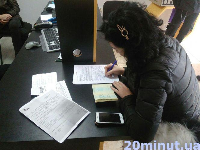 Новини Тернополя - фото з "Нас кинули": сотні тернополян вимагають повернути кошти за посилки у "Ін Тайм". Що кажуть у поліції? "Нас кинули": сотні тернополян вимагають повернути кошти за посилки у "Ін Тайм". Що кажуть у поліції?, фото №3 на сайті 20minut.ua