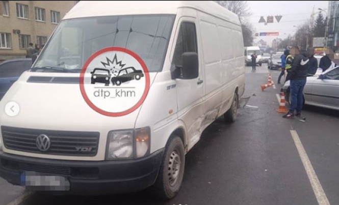 У Хмельницькому лоб у лоб зіткнулися BMW та Volkswagen (ФОТО), фото №2 на сайті vsim.ua