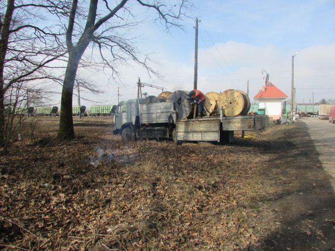 Новини Козятина - фото з Непрохідні калюжі та усміхнені люди. Фоторепортаж з вулиць міста Непрохідні калюжі та усміхнені люди. Фоторепортаж з вулиць міста, фото №6 на сайті 20minut.ua
