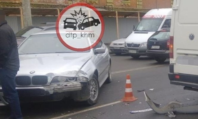 У Хмельницькому лоб у лоб зіткнулися BMW та Volkswagen (ФОТО), фото №3 на сайті vsim.ua