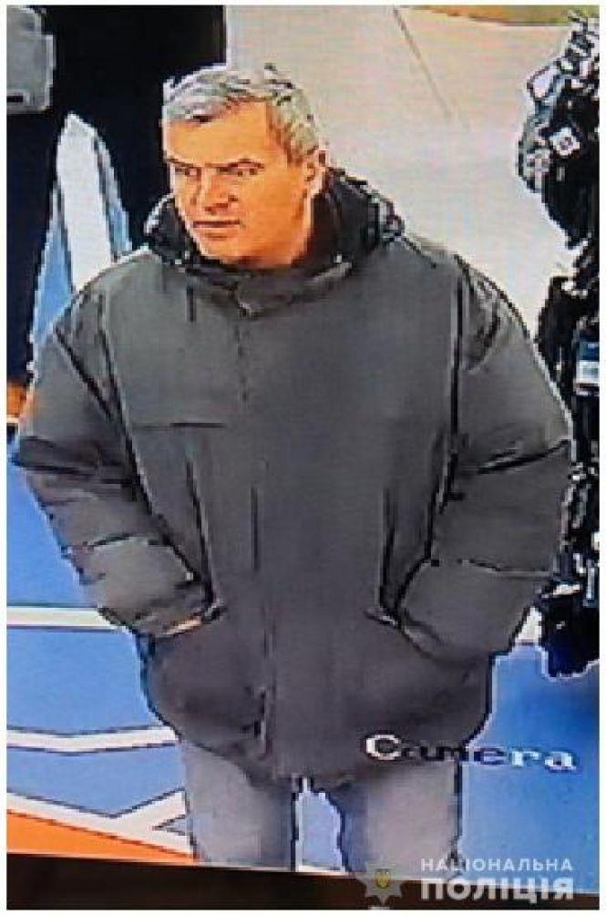 Може бути причетним до крадіжки куртки у «Спортмастер»: просять впізнати чоловіка, фото №2 на сайті 20minut.ua