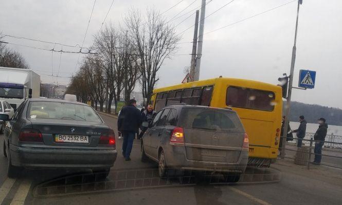На Бережанській збили 17-річну дівчину. Ще одна ДТП на дамбі, фото №1 на сайті 20minut.ua