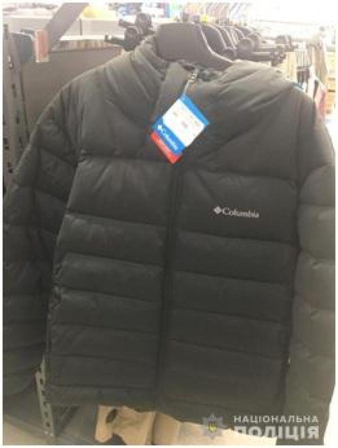 Може бути причетним до крадіжки куртки у «Спортмастер»: просять впізнати чоловіка, фото №1 на сайті 20minut.ua