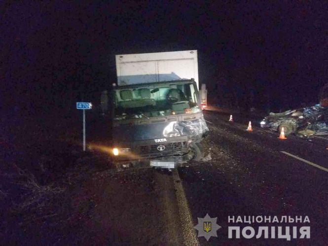 Лобове зіткнення біля Гайсину: водій на Oпелі врізався у вантажівку, фото №1 на сайті 20minut.ua