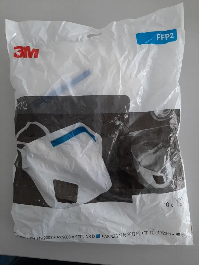 Для одних біда, для інших - спосіб заробити: через коронавірус маски продають в 5-10 разів дорожче, фото №2 на сайті 20minut.ua