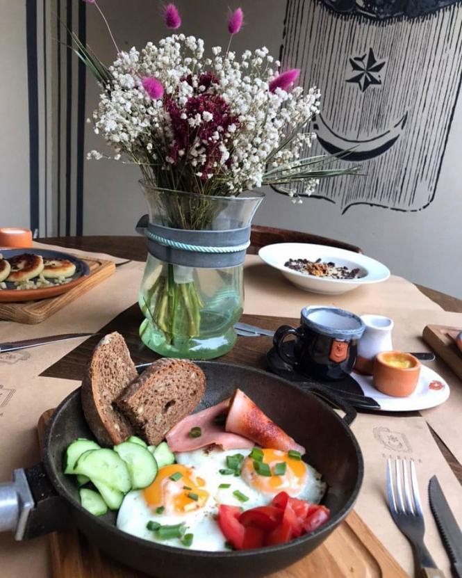 Новини Тернополя - фото з Смачно і в тренді: ТОП закладів у Тернополі з крутим інтер'єром та особливим меню Світлина від Леліва - перша старотарнопільська ресторація.